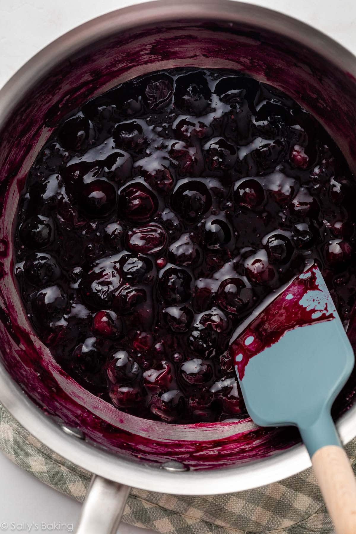 blueberry sauce in pot.