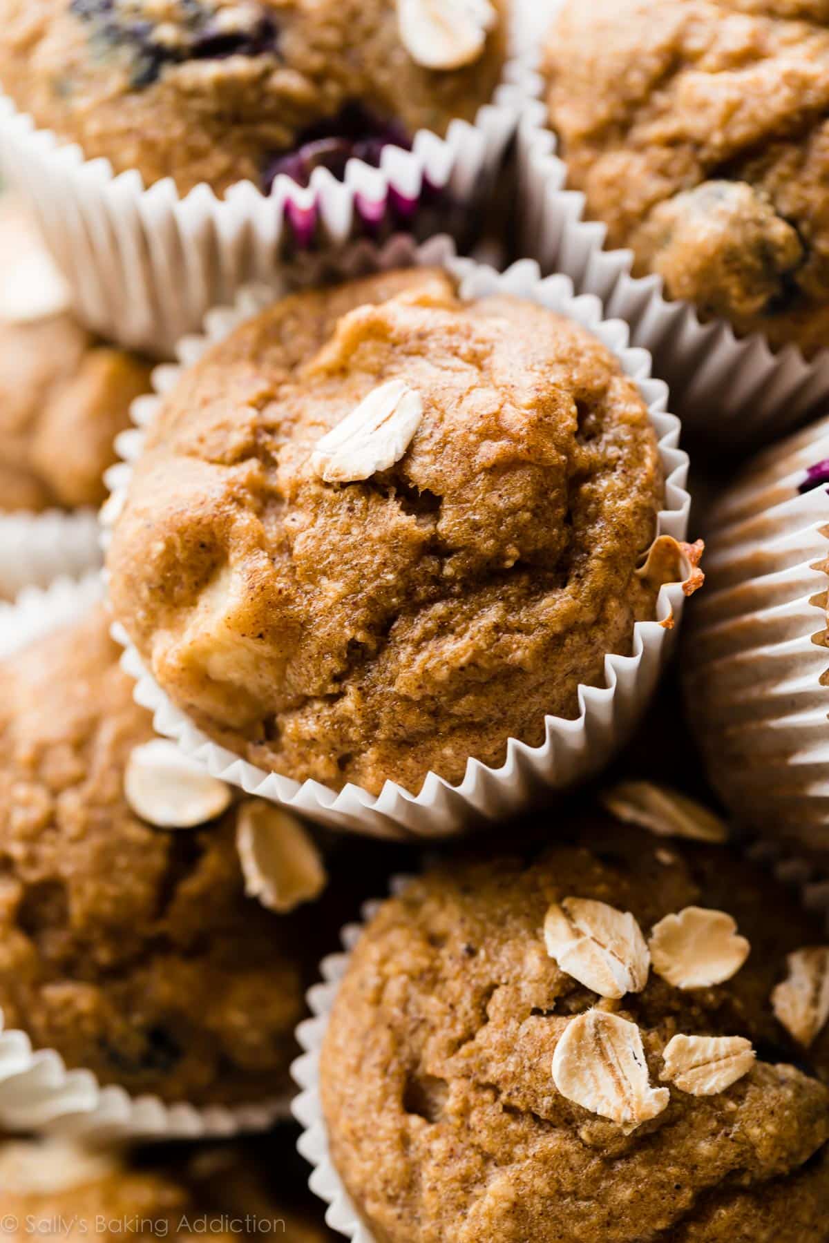 mini muffins with berries and oats