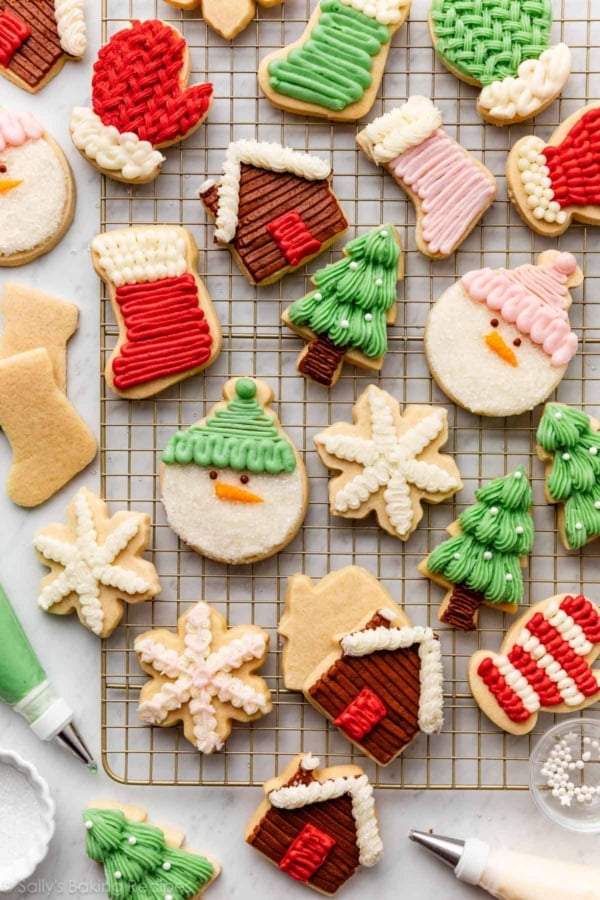 sugar cookies decorated with cookie decorating buttercream frosting.