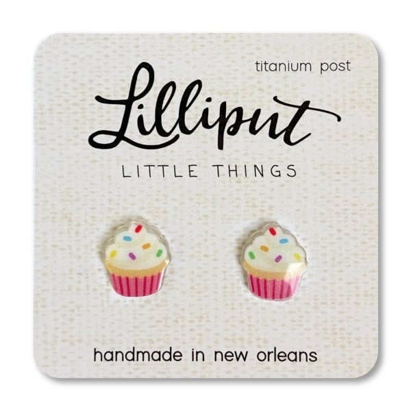 cupcake earrings.