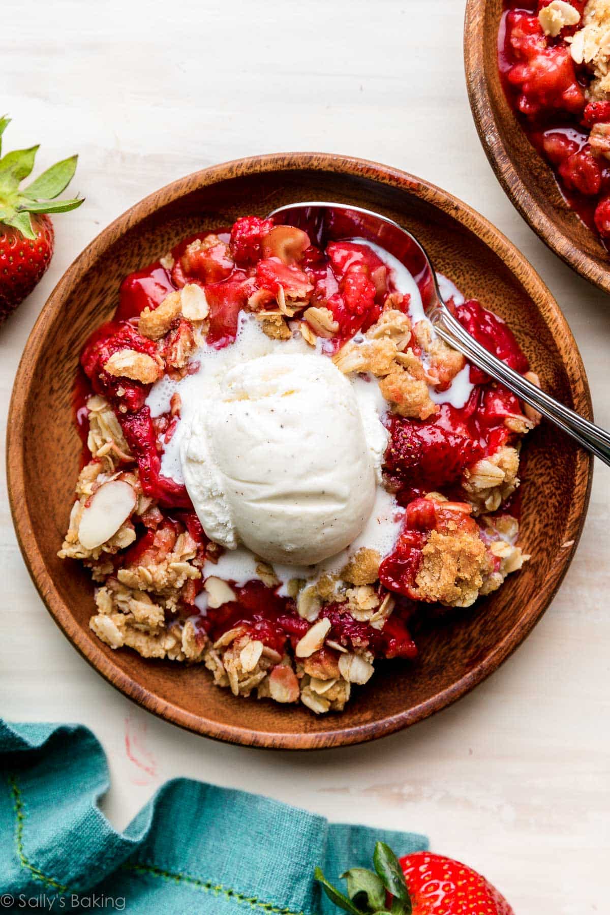 strawberry crisp dessert.